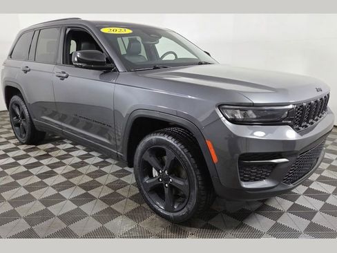 Used 2023 Jeep Grand Cherokee Altitude image 1