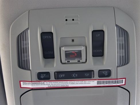 Used 2020 Toyota Highlander XLE AWD/4WD image 27