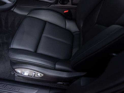 Certified 2026 Porsche Macan AWD/4WD image 23