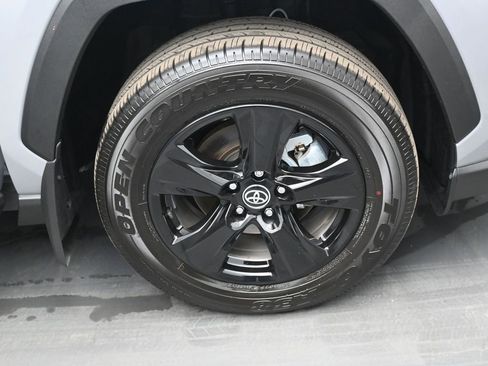 Used 2025 Toyota RAV4 XLE image 38