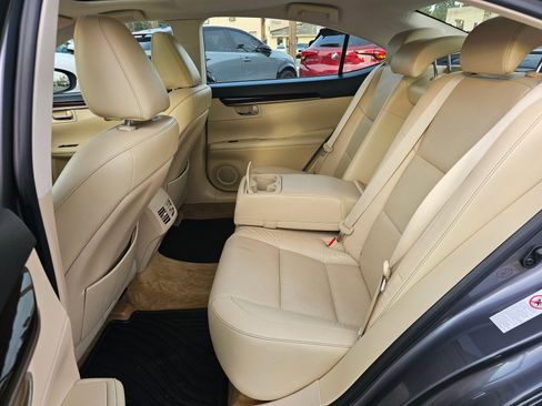 Used 2013 Lexus ES 350 4dr Sdn image 16