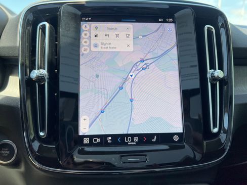 Certified 2023 Volvo XC40 B5 Plus w/ Protection Package Premier image 22