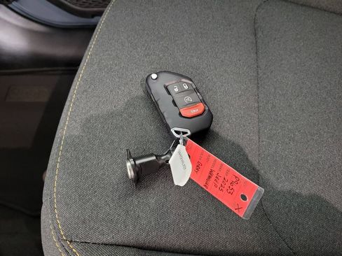 Used 2025 Jeep Wrangler Unlimited Sahara w/ Safety Group image 27