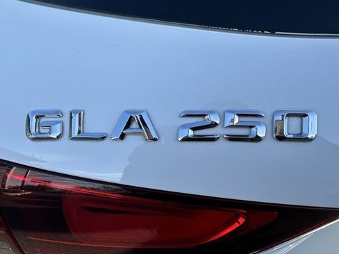 Certified 2021 Mercedes-Benz GLA 250 4MATIC image 9