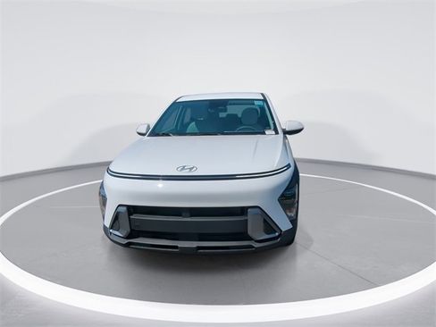 New 2026 Hyundai Kona SE image 3