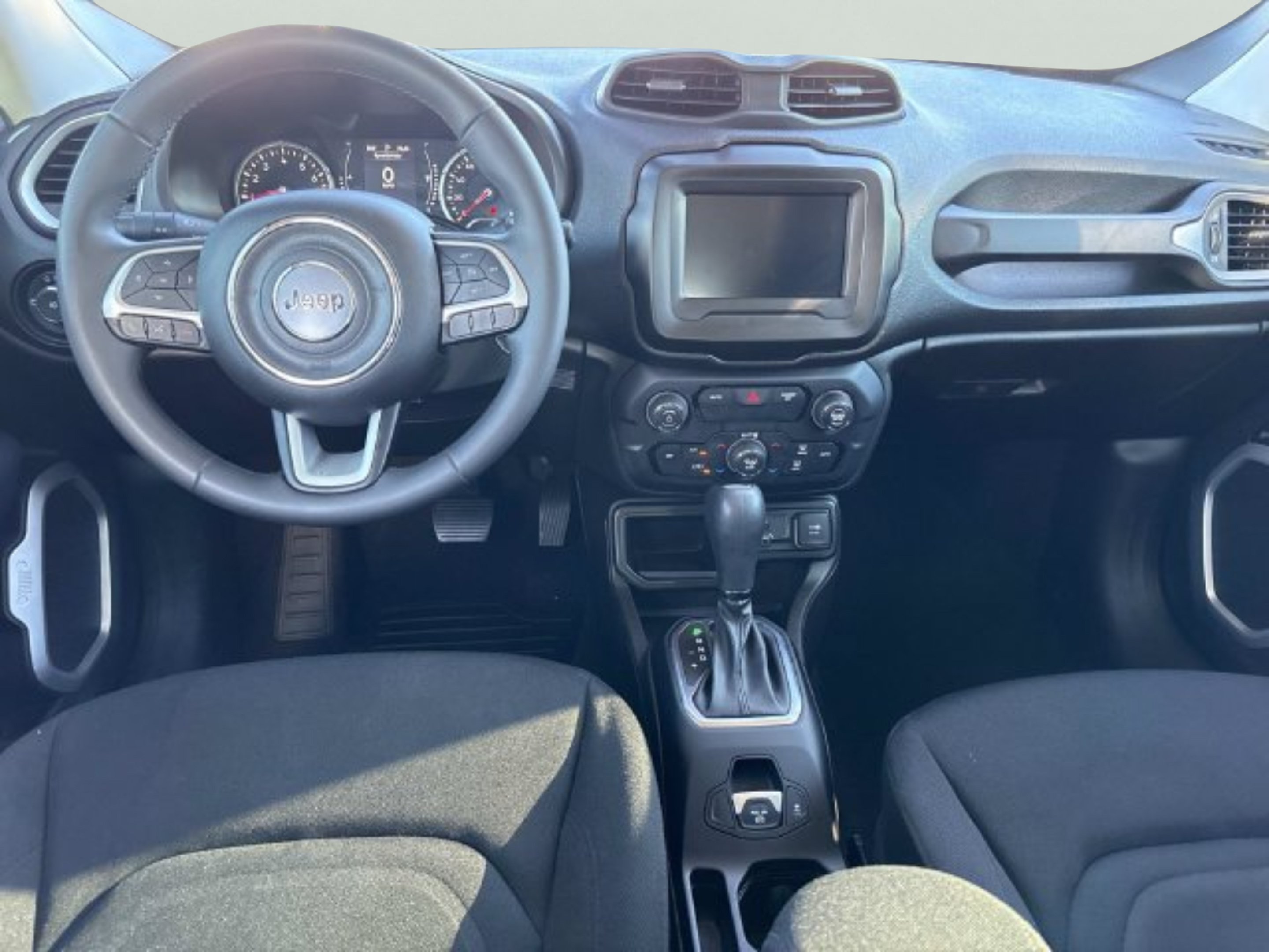 Used 2020 Jeep Renegade Latitude w/ Popular Equipment Group FWD image 13