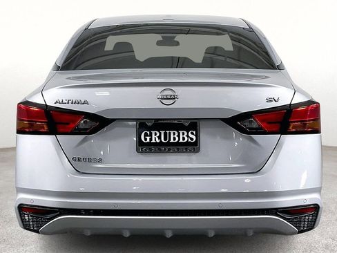 Used 2024 Nissan Altima 2.5 SV FWD image 6