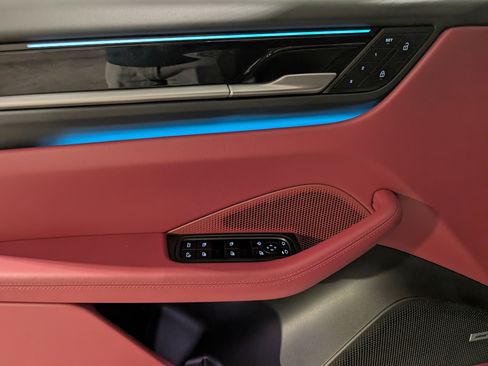 New 2026 Porsche Macan 4 Electric image 21