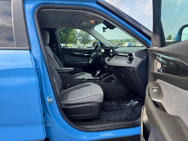 Used 2024 Chevrolet TrailBlazer LT w/ LT Cold Weather Package AWD/4WD image 16