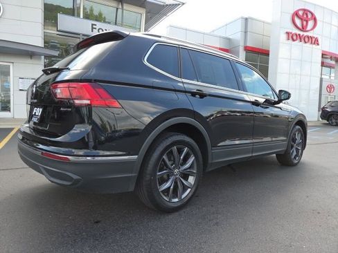 Certified 2022 Volkswagen Tiguan SE w/ Panoramic Sunroof Package image 7