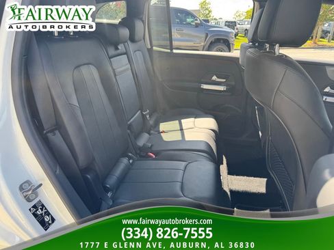 Used 2025 Mercedes-Benz GLB 250 image 12