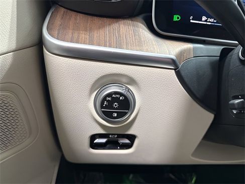 Used 2025 Mercedes-Benz C 300 4MATIC Sedan image 16