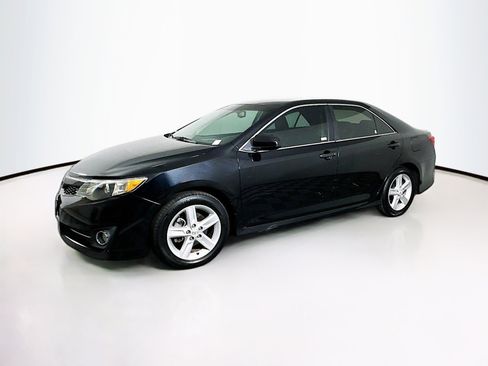 Used 2013 Toyota Camry SE image 4