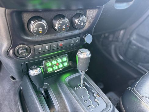 Used 2016 Jeep Wrangler Unlimited Rubicon AWD/4WD image 12