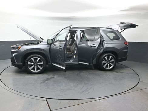Used 2025 Honda Pilot Elite image 46