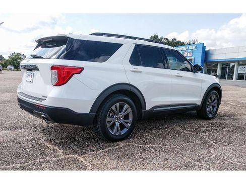 Certified 2023 Ford Explorer XLT w/ Equipment Group 202A RWD image 4