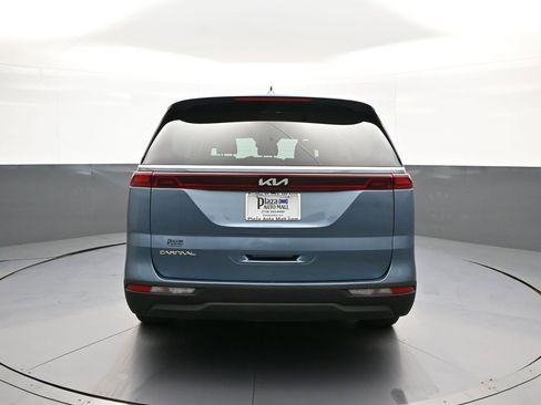 Used 2024 Kia Carnival EX FWD image 7