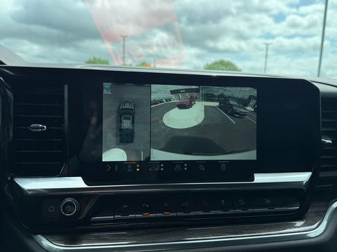 Used 2022 Chevrolet Silverado 1500 LTZ w/ Z71 Off-Road Package image 17