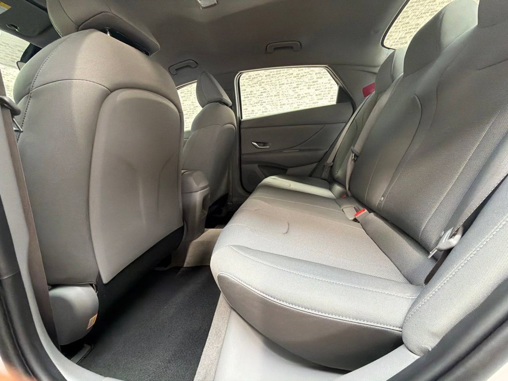 New 2026 Hyundai Elantra SE FWD image 13
