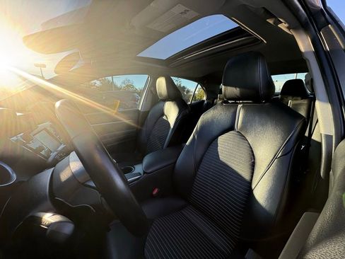 Used 2018 Toyota Camry SE w/ Moonroof Package image 22