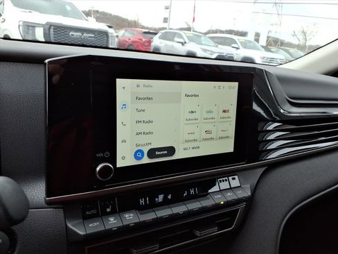 Used 2025 Toyota Camry LE w/ Convenience Package image 19