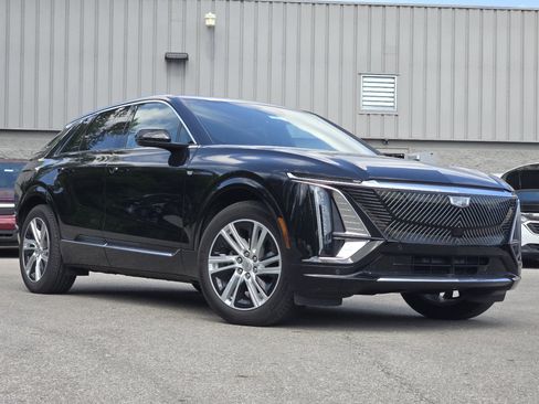 Used 2024 Cadillac Lyriq Tech AWD/4WD image 2