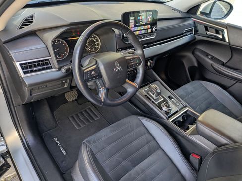 Used 2022 Mitsubishi Outlander SE image 22