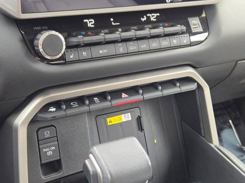 Used 2023 Toyota Tundra Limited AWD/4WD image 24