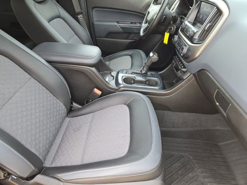 Used 2020 Chevrolet Colorado Z71 AWD/4WD image 9
