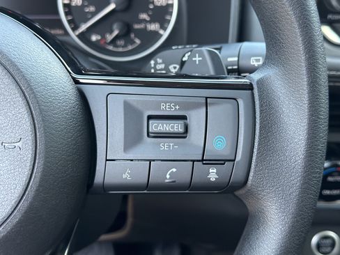 Used 2023 Nissan Rogue SV FWD image 25