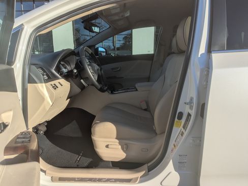 Used 2012 Toyota Venza XLE image 12