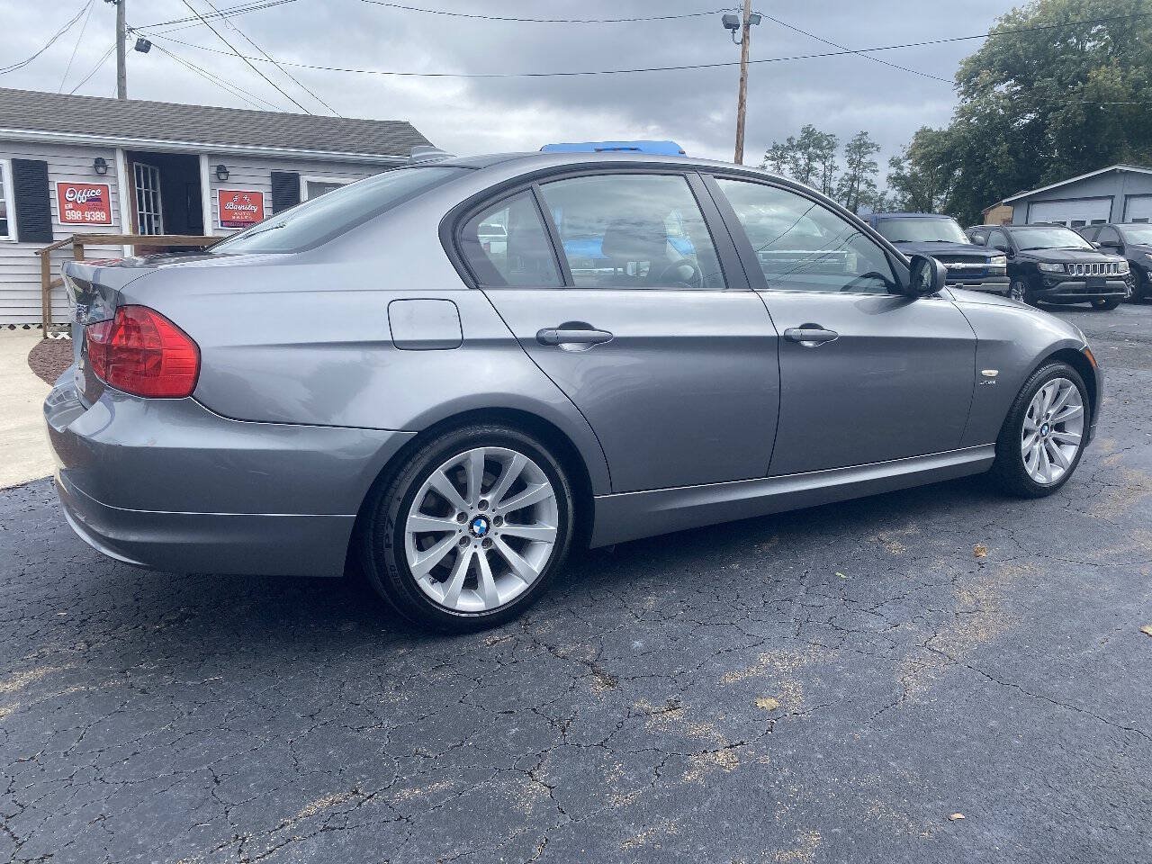 Used 2011 BMW 328i xDrive Sedan AWD/4WD image 6