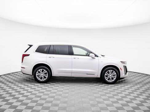 New 2025 Cadillac XT6 Luxury image 8
