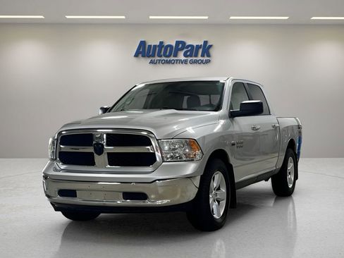 Used 2017 RAM 1500 Classic SLT AWD/4WD image 3