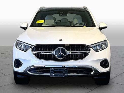 Used 2024 Mercedes-Benz GLC 300 4MATIC image 4