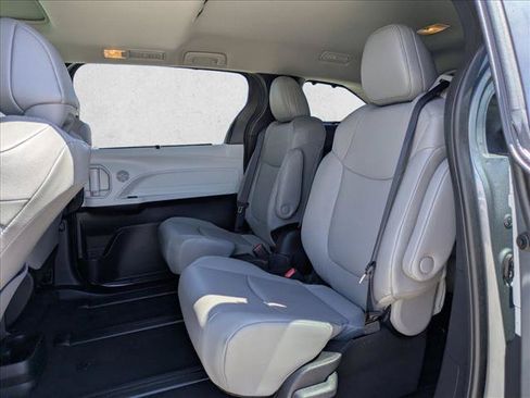 Certified 2026 Toyota Sienna XLE FWD image 19