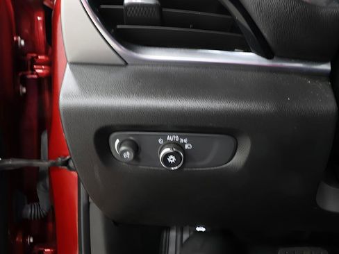 Used 2023 Chevrolet Traverse LT image 17