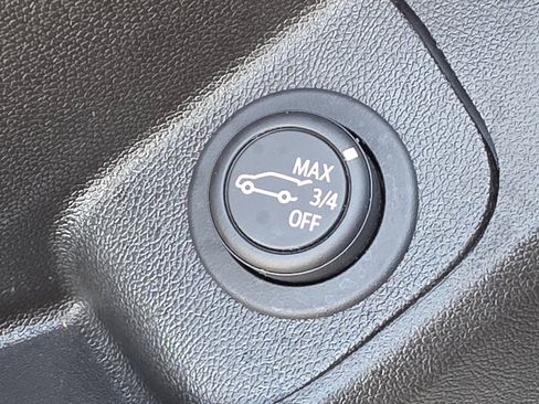 Used 2024 GMC Terrain SLT FWD image 17