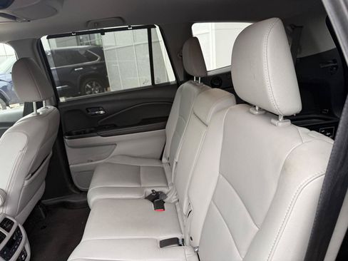 Used 2020 Honda Pilot Touring image 14