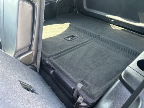 Used 2019 Toyota Highlander XLE FWD image 32