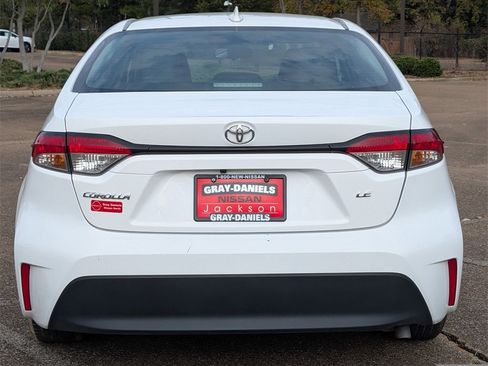Used 2024 Toyota Corolla LE image 5