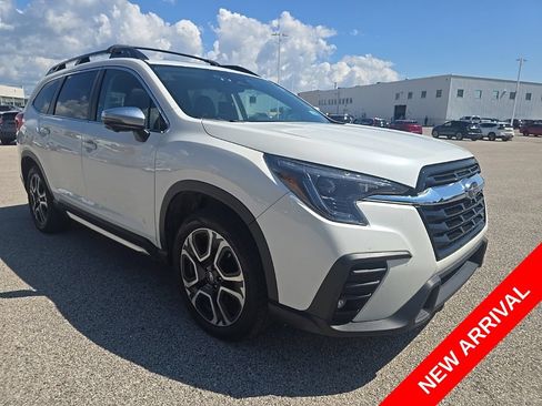 Used 2023 Subaru Ascent Limited w/ Technology Package AWD/4WD image 2