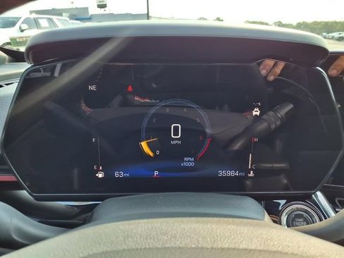 Used 2025 Chevrolet Trax RS w/ Sunroof Package FWD image 37