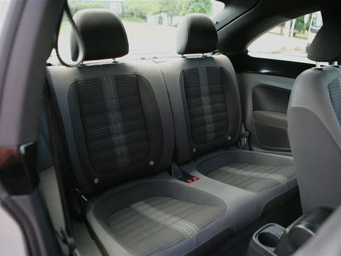 Used 2013 Volkswagen Beetle 2.0T FWD image 15