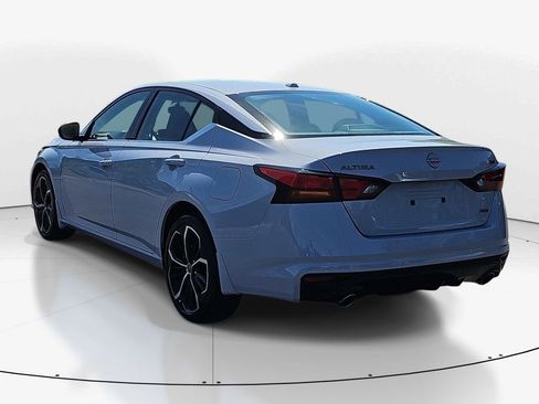 Used 2024 Nissan Altima 2.5 SR w/ SR Premium Package image 7