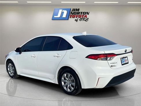 Used 2024 Toyota Corolla LE image 7