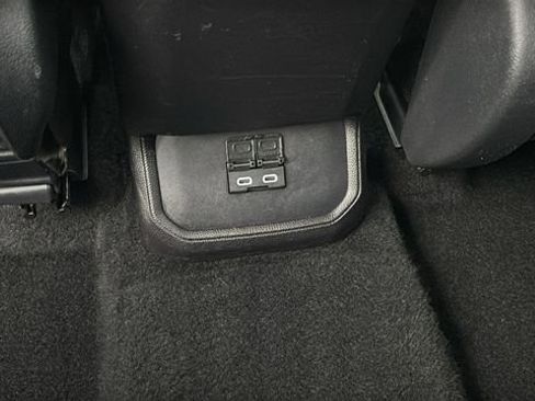 Used 2025 Toyota Highlander LE image 10