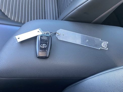 Used 2024 Toyota Camry SE image 27