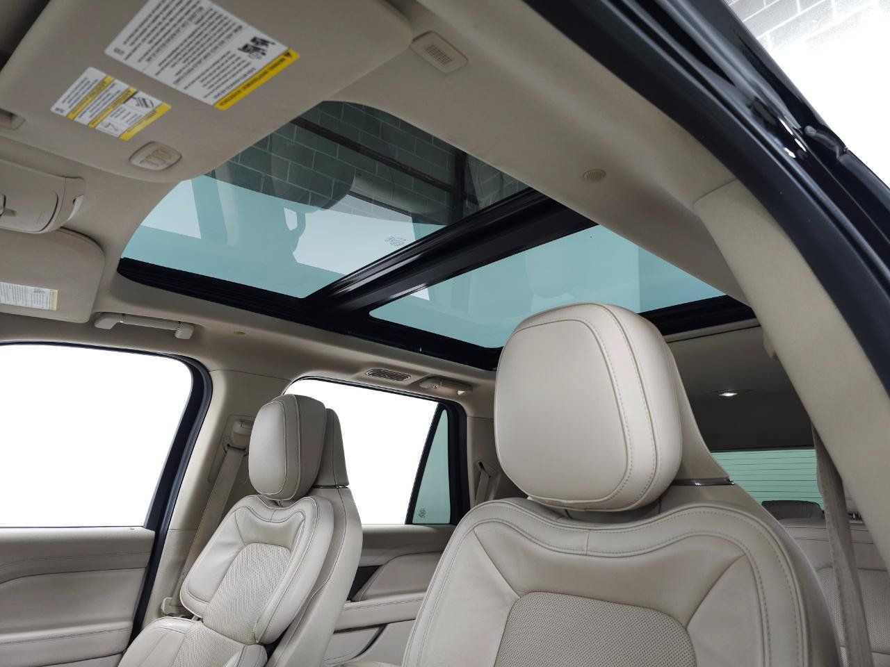 Used 2018 Lincoln Navigator Reserve w/ Technology Package AWD/4WD image 16