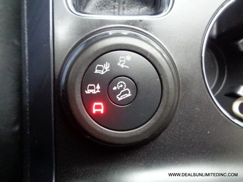 Used 2018 Ford Explorer XLT w/ Equipment Group 202A image 12